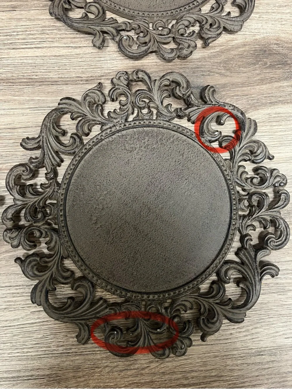GG COLLECTION METAL CHARGERS – SET OF 4 DECORATIVE PLATES